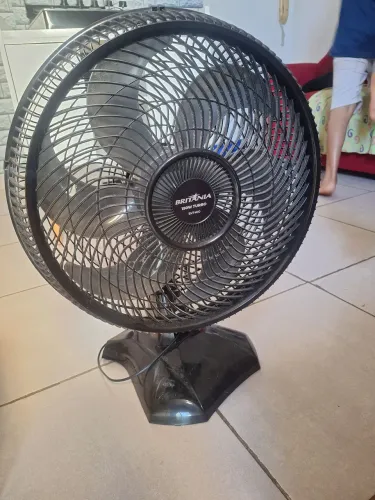 Vendo dois ventiladores.