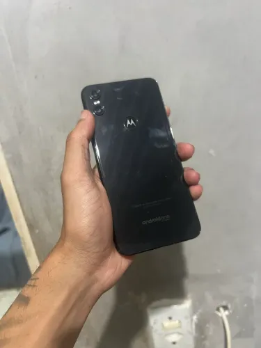 Celular Motorola one todo bom aceito troco