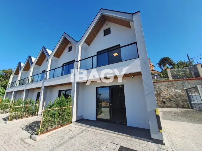 Excelente Casa em Condominio 2 dormitório(s) em Centro - São José