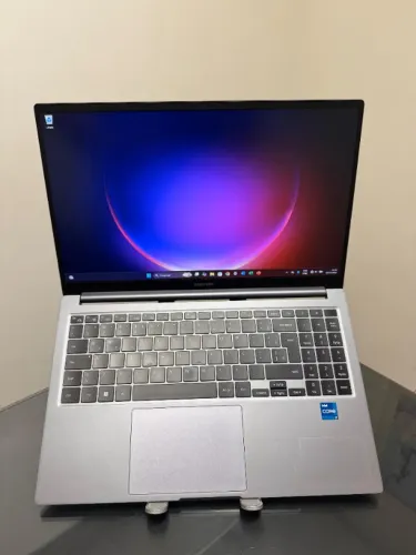 Notebook Samsung Galaxy Book - i5-13°Gen - 8GB Ram - SSD 256GB Nvme - 15P- Completo