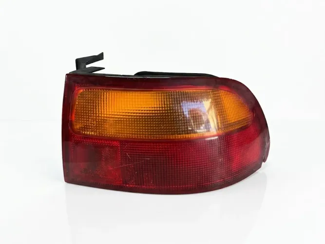 Lanterna traseira L/E civic original usada com pequena avaria 92 93 94 95
