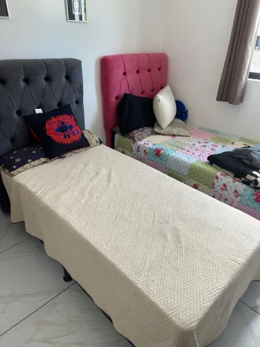 Cama de solteiro com cabeceira 