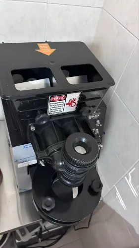 Máquina de salgados com masseira