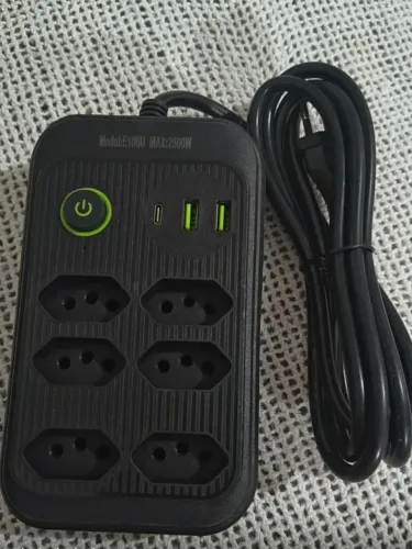 Extensão Bivolt 6 Tomadas com USB e USB-C 2m