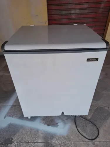 Vendo frezzer Esmaltec seminovo