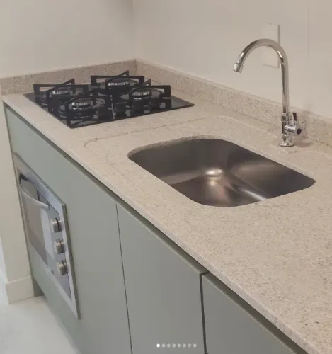 Pia de cozinha no granito branco itaúnas escovado