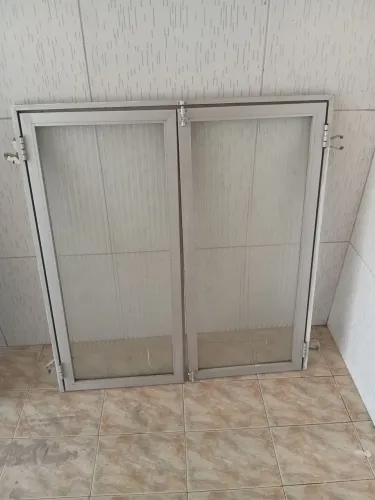 Vende-se porta e janela de alumínio