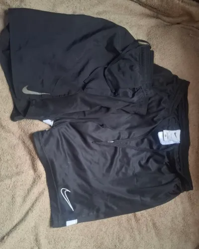Vendo 2 bermuda nike tamanho M
