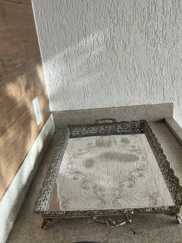 Bandeja de Coleção Vintage Retangular desenhada à mão - Pura elegância!