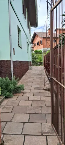 ALUGO CASA PRÓX. AGRALE/BR116 - B. SÃO CIRO