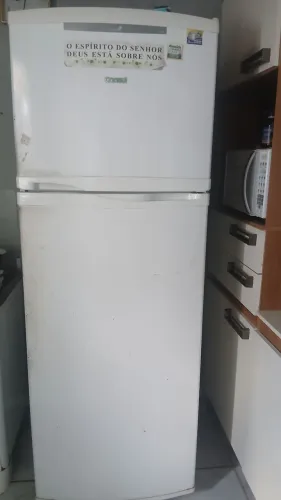 VENDE-SE GELADEIRA CONSUL - PARA CONCERTO OU RETIRADA DE PEÇAS