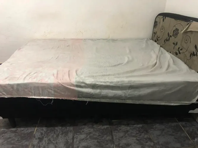 Vendo móveis tudo conservado , o armário tá novinho , tem conversa no valor