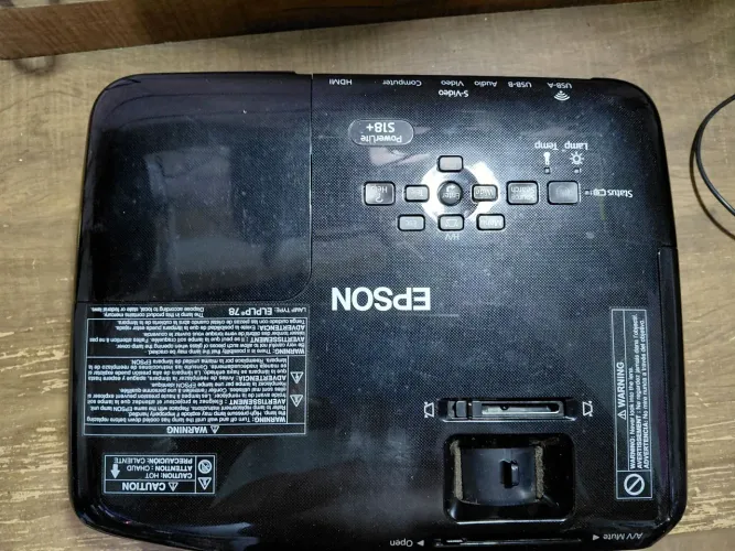 Projetor Epson modelo Powerlite S18+
