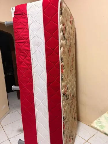 CAMA BOX DE SOLTEIRO USADA - R$250,00
