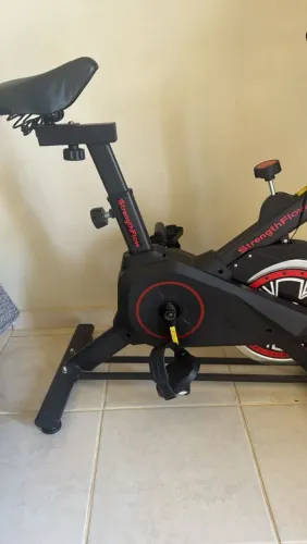 Vendo Bicicleta Ergométrica semi nova