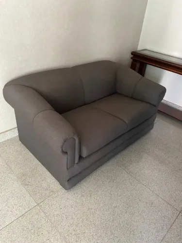 Sofá cinza 02 lugares