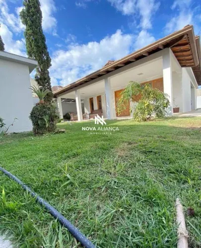 Casa com 3 quartos à venda, 130 m² - Santa Paula I - Vila Velha/ES