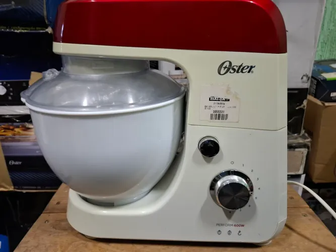 Batedeira Planetária Oster Perform, 127V, Branco e Vermelho, 600W, FPSTSM2710