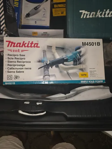 Serra Sabre Makita M4501B de 127V