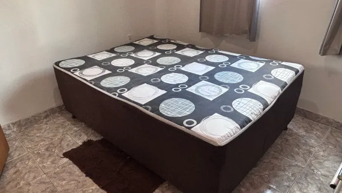 Vendo cama de casal (box com molas)