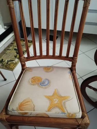 Mesa de jantar - 4 cadeiras - em vime 