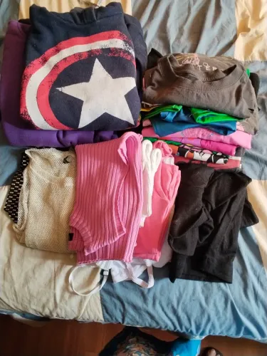 Lote Roupas Femininas/Unissex Tamanhos P, M e G - 18 Peças - Desapego