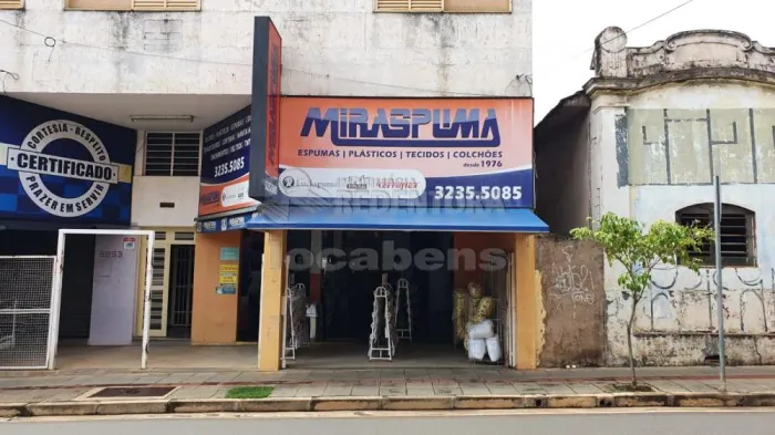Centro - salão comercial - salão com piso superior e 02 vagas de garagem coberta e paralel