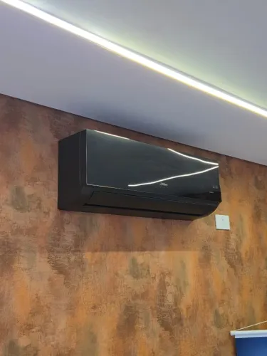 Ar-condicionado Midea Inverter 12.000 BTUs 220 V quente/frio