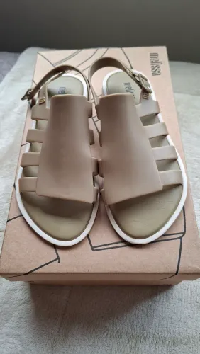 Melissa tamanho 35