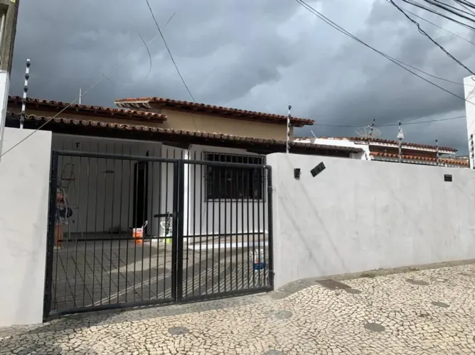 Casa de 3/4 sendo uma suíte Pra alugar no Parque Getúlio Vargas