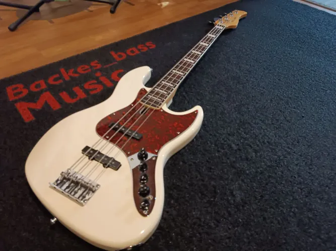 Baixo Marcus Miller Sire V7 2gnd 18 volts ativo e passivo