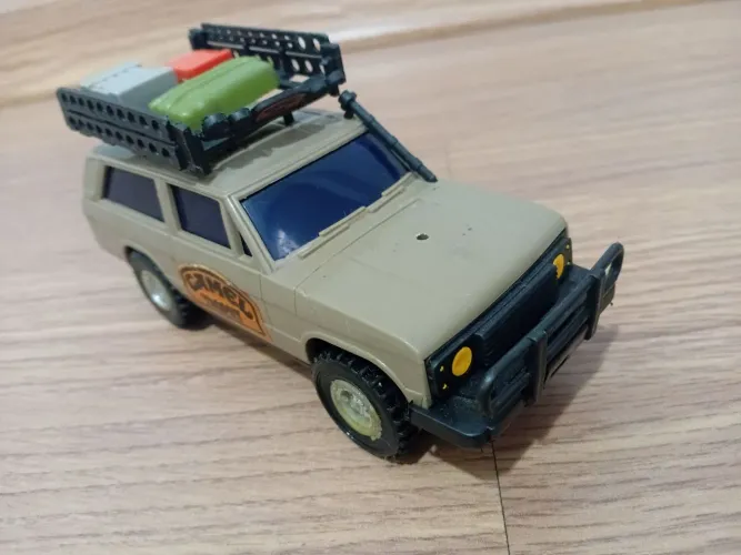 Miniatura Land Rover Camel Trophy