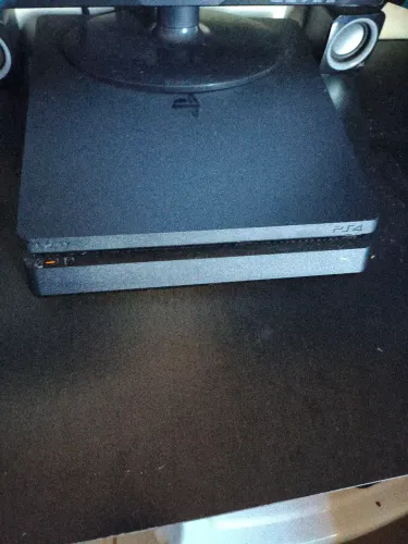 PS4 pouco uso na caixa 01 controle 04 jogos