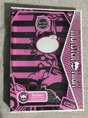 Caixa Monster High Dracualura creeproduction