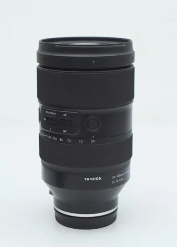 Lente Tamron 35-150mm f/2-2.8 Di III VXD para Sony E-Mount (Full Frame) - 6 Meses de uso
