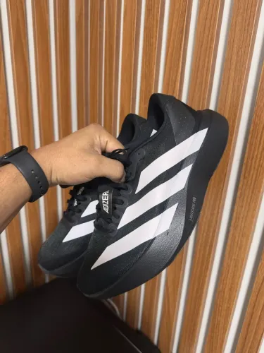 Tênis adidas