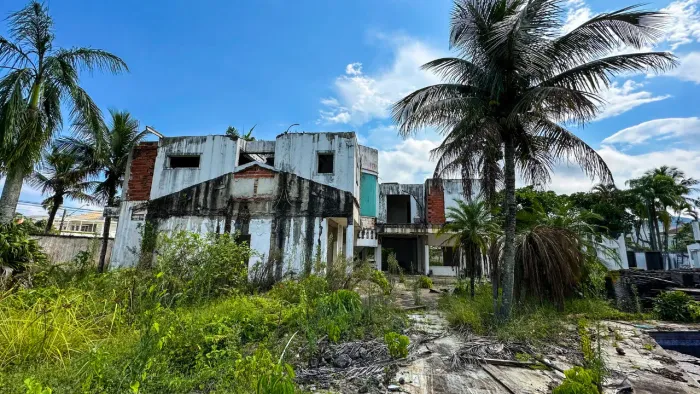 Casa para reformar À VENDA no Condomínio Jardim Acapulco 1 - Guarujá