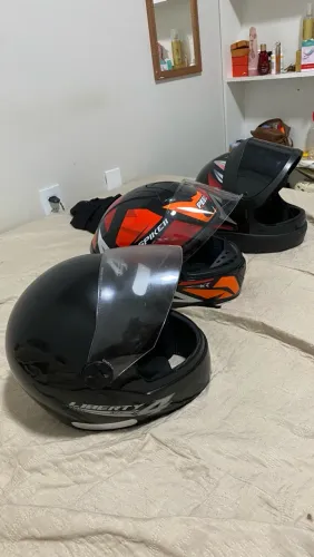 Vendo capacetes sime novos, quase não foi usado