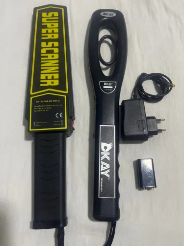 Detectores de metal. Com carregador e bateria. 150,00