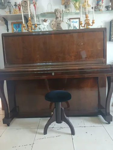 Piano ESSENFELDER