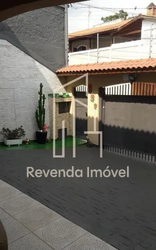 Casa assobradada no Horto Florestal