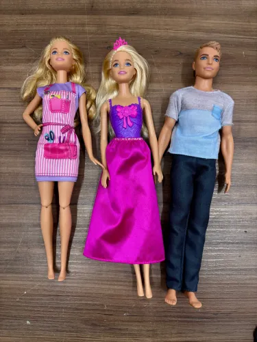 Lote Barbies e Ken