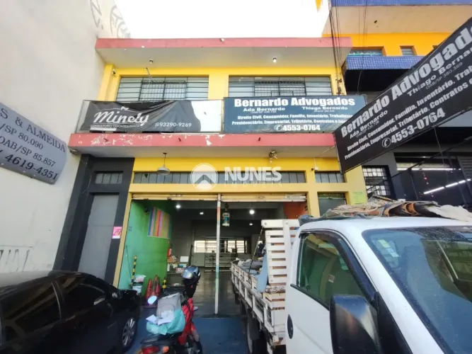 Salão comercial em no Centro de Jandira/SP.