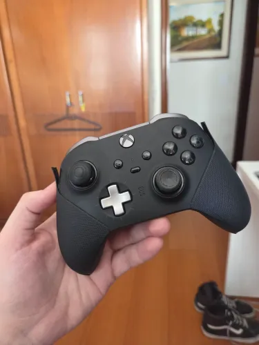 Xbox Elite Series 2 Funciona 100%, só tem detalhes na carcaça