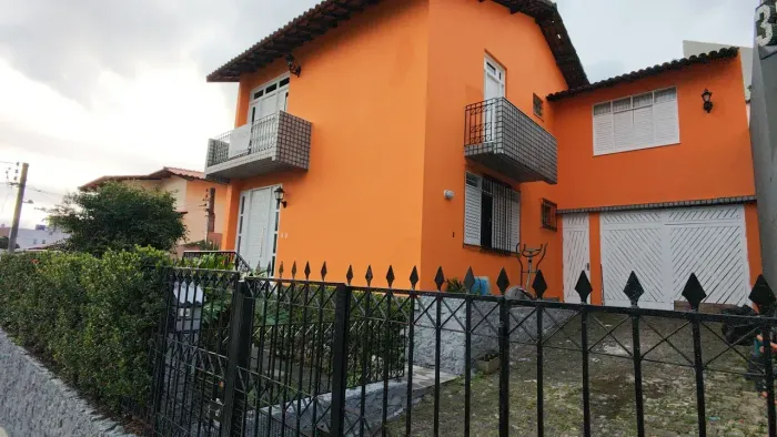 VENDO OU ALUGO - CASA NA VILA LAURA COM 400M² DE ÁREA CONSTRUÍDA EM 600M² DE TERRENO.
