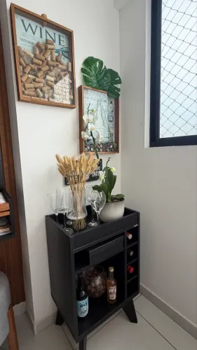 Barzinho com quadros decorativo