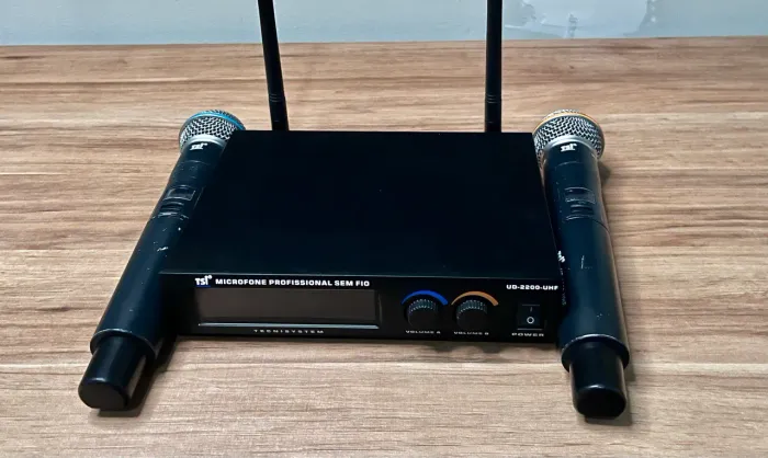 Kit Microfone sem fio UD 2200 UHF com dois bastões 