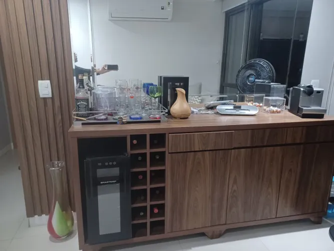 BUFFET aparador em madeira pura! Acompanha ripado na parede.