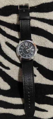 Relogio Tommy Hilfiger novo na caixa nunca usado