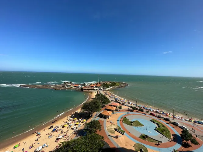 Apartamento para venda possui 170 metros quadrados com 4 quartos em Centro - Guarapari - E